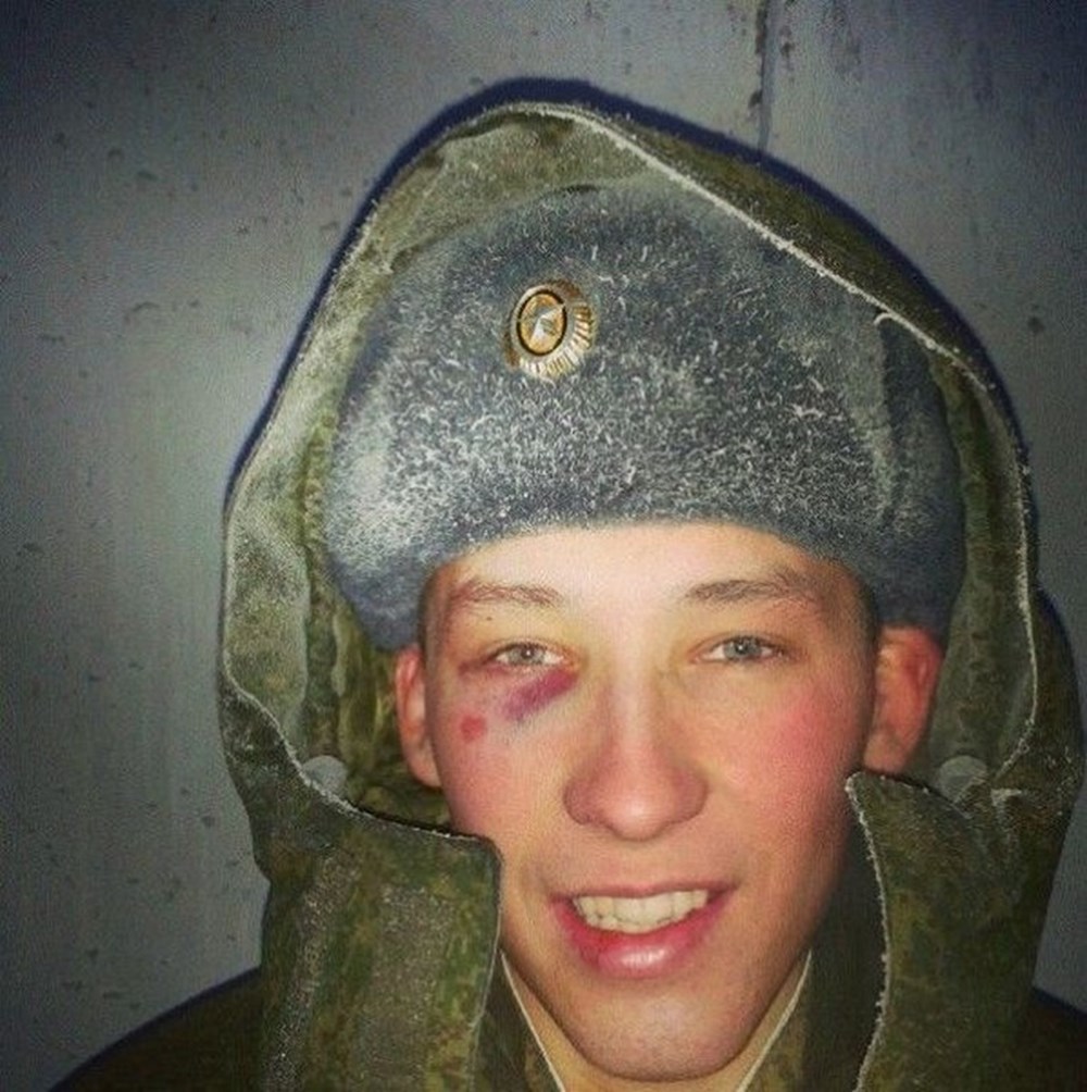 Военные глупы. Смешной солдат. Лицо русского солдата.