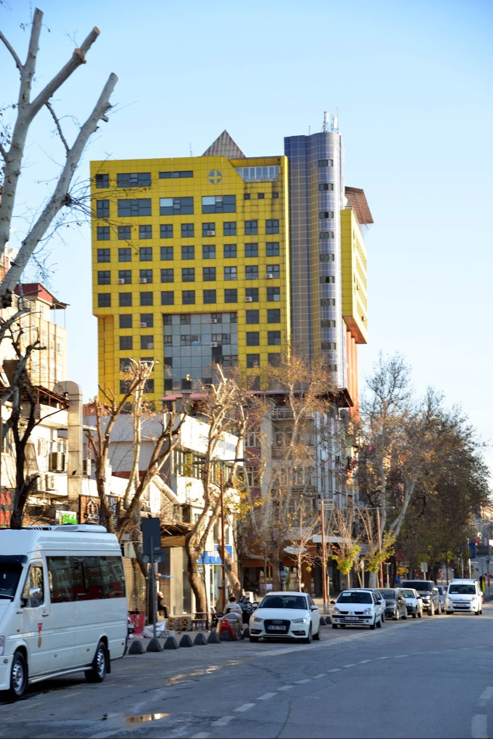 'Dünyanın en saçma binası yıkılacak mı? (30 milyon liralık teklif) - 2