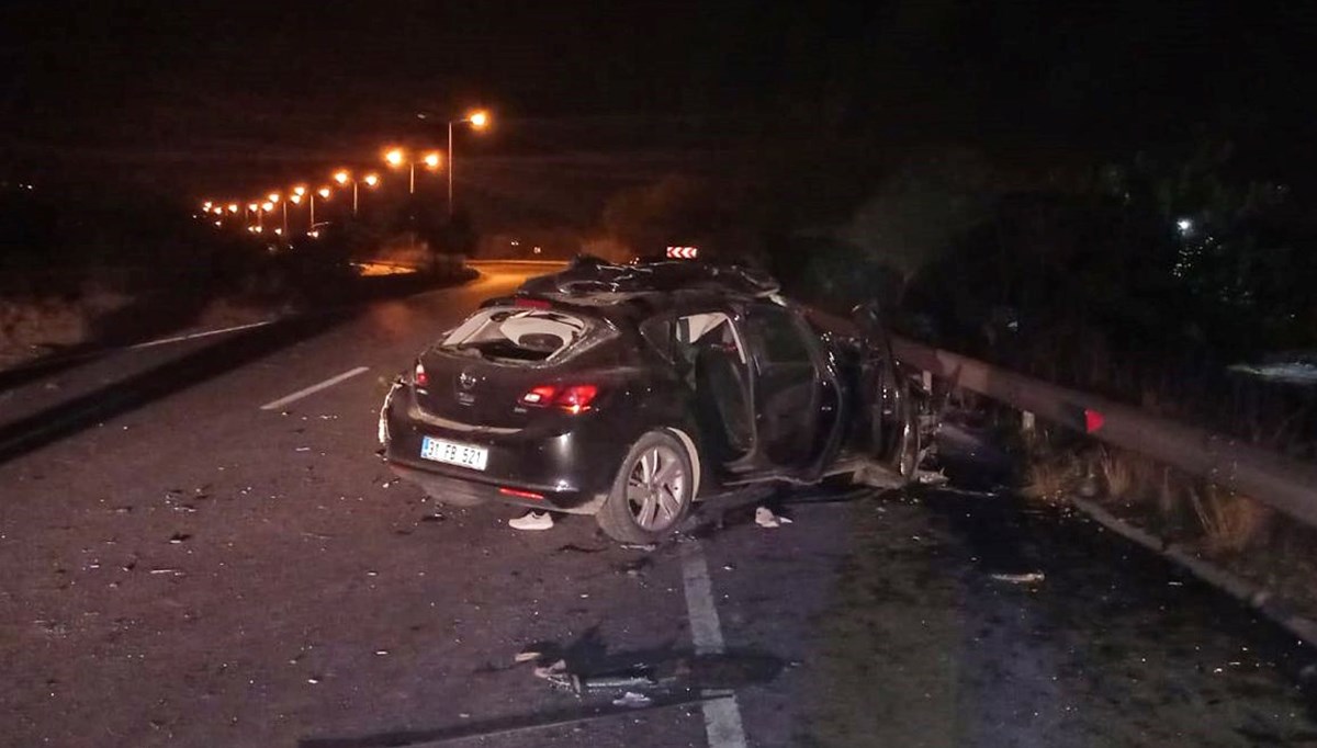 Hatay'da otomobil ile kamyonet çarpıştı: 3 ölü Hatay'da otomobil ile kamyonet çarpıştı: 3 ölü