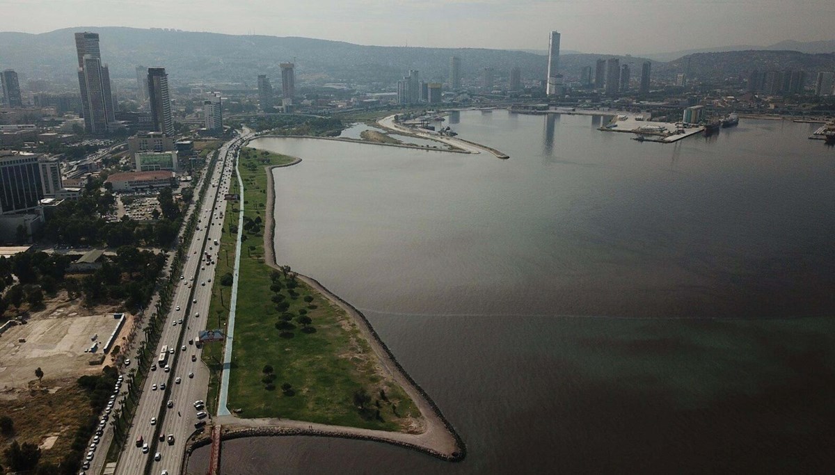 İzmir Körfezi'nde denge bozuldu: Hem kirlilik hem de kızıllık hakim İzmir Körfezi'nde denge bozuldu: Hem kirlilik hem de kızıllık hakim