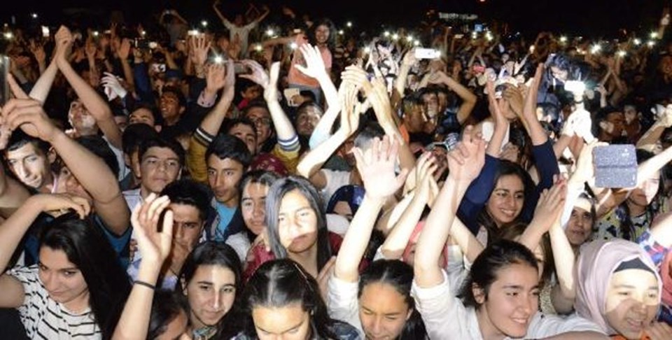 Mustafa Ceceli konserinde biber gazlı müdahale: 11 gözaltı - 1