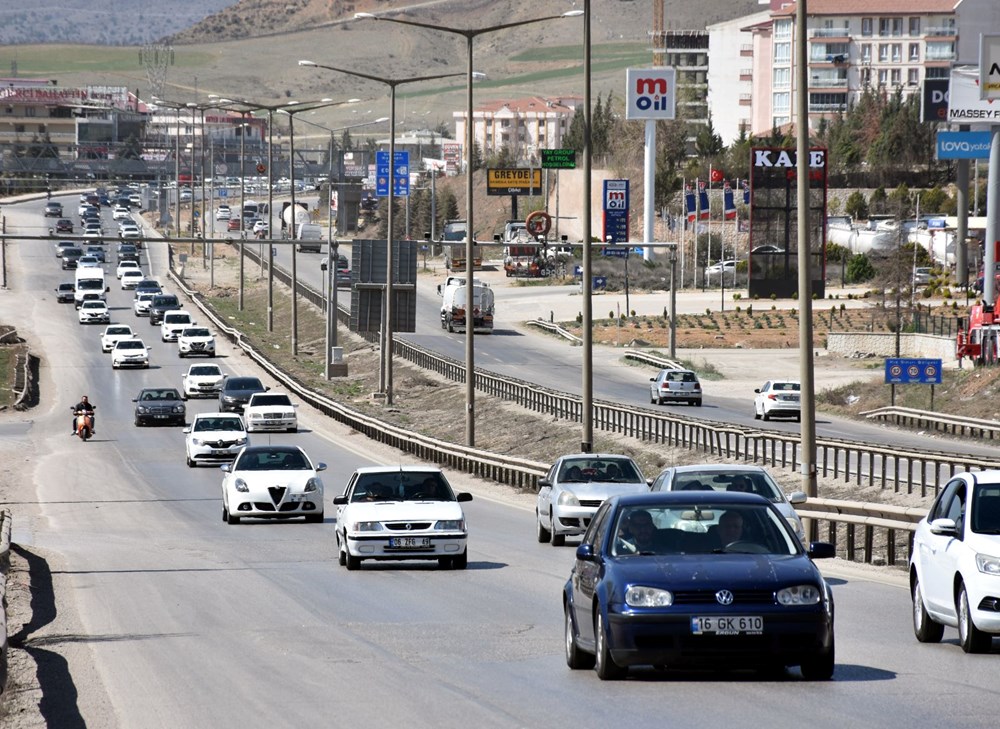 Bayram Tatili Kaosu: Kilit Kavşakta Trafik Tıkanıklığı 76 byWPs9p6m0mZCtEdYWbQbA