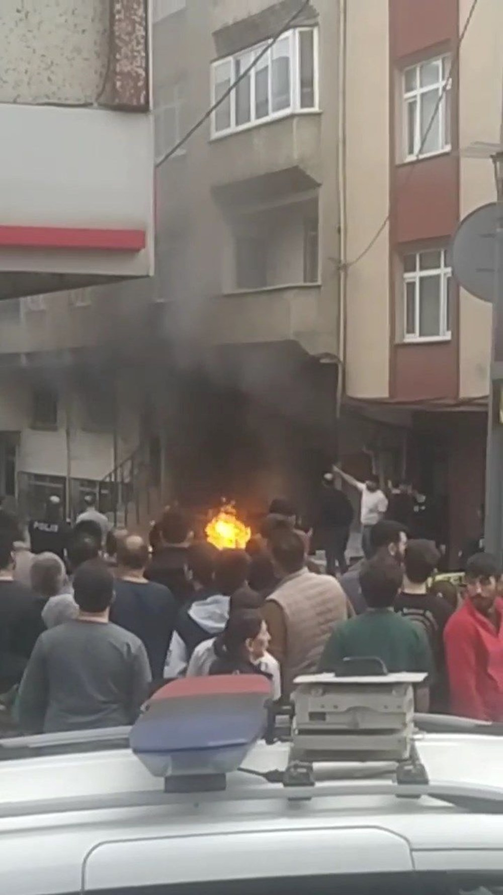 Küçükçekmece'de binada patlama: 1 ölü - 1