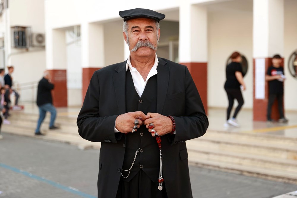 Sandık başından ilginç görüntüler: Kral da var astronot da - 22