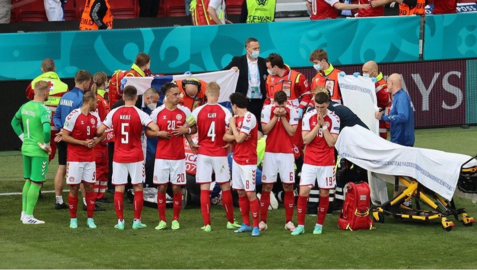 Euro 2020 De Uzucu Olay Danimarka Finlandiya Karsilasmasinda Christian Eriksen Fenalasti Ntv