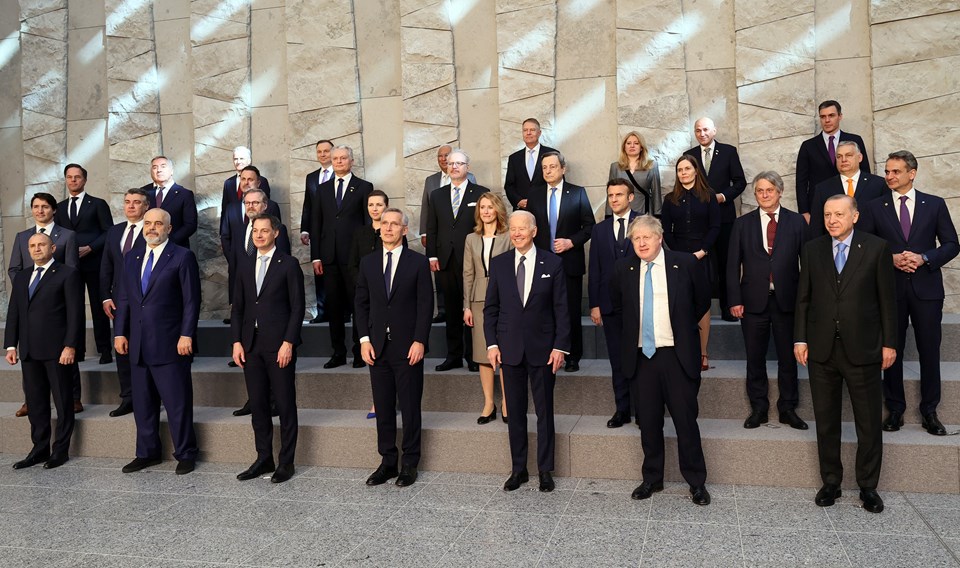 NATO liderleri aile fotoğrafı çektirdi.