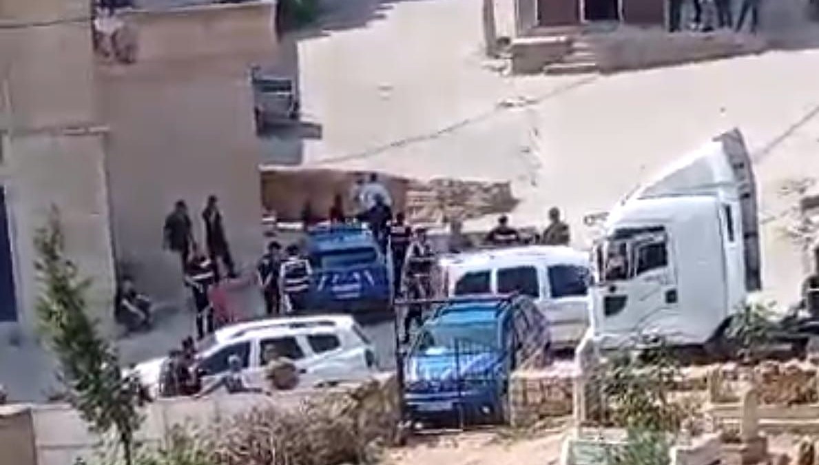 Akraba ailelerin silahlı arazi kavgası