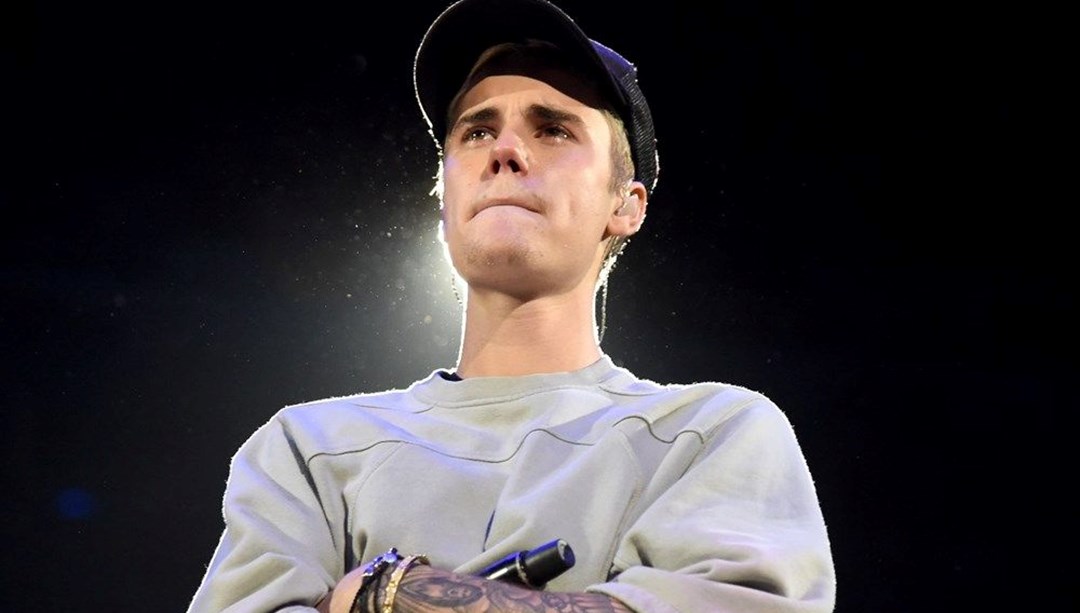 Justin Bieber Meksika’da konser verirken gözyaşlarına boğuldu