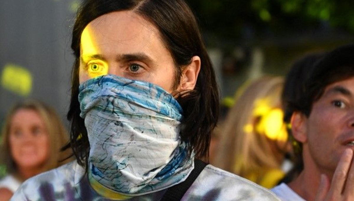 Jared Leto aşı karşıtı protestoda göz yaşartıcı gazdan etkilendi