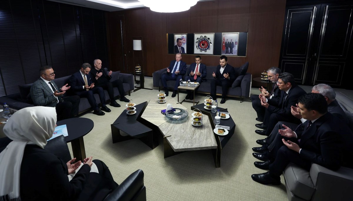 Cumhurbaşkanı Erdoğan, Pevrul Kavlak için taziye ziyaretinde bulundu Cumhurbaşkanı Erdoğan, Pevrul Kavlak için taziye ziyaretinde bulundu