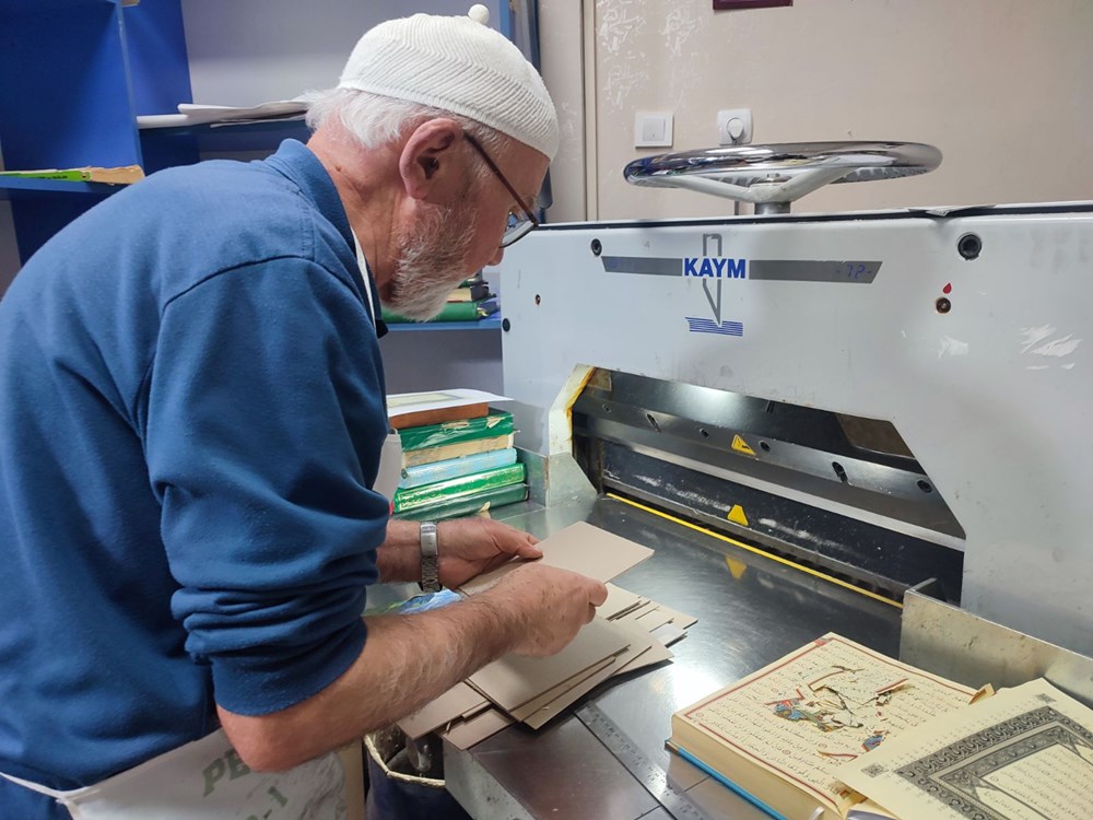 Mahmut Amca'nın 70 Yıllık Tutkusu: Ciltçilik Bir Gönül İşi 72 bzuMrcQZuU6XuLN3OfEPbA