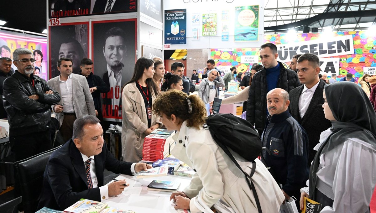 Yazarlar 13. Antalya Kitap Fuarı’nda okurlarıyla buluşuyor