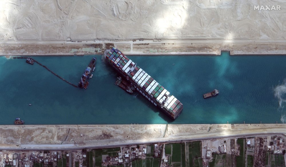Süveyş Kanalı 7. günde kısmen açıldı: Evergreen şirketine ait  Ever Given gemisi yüzdürüldü - 8