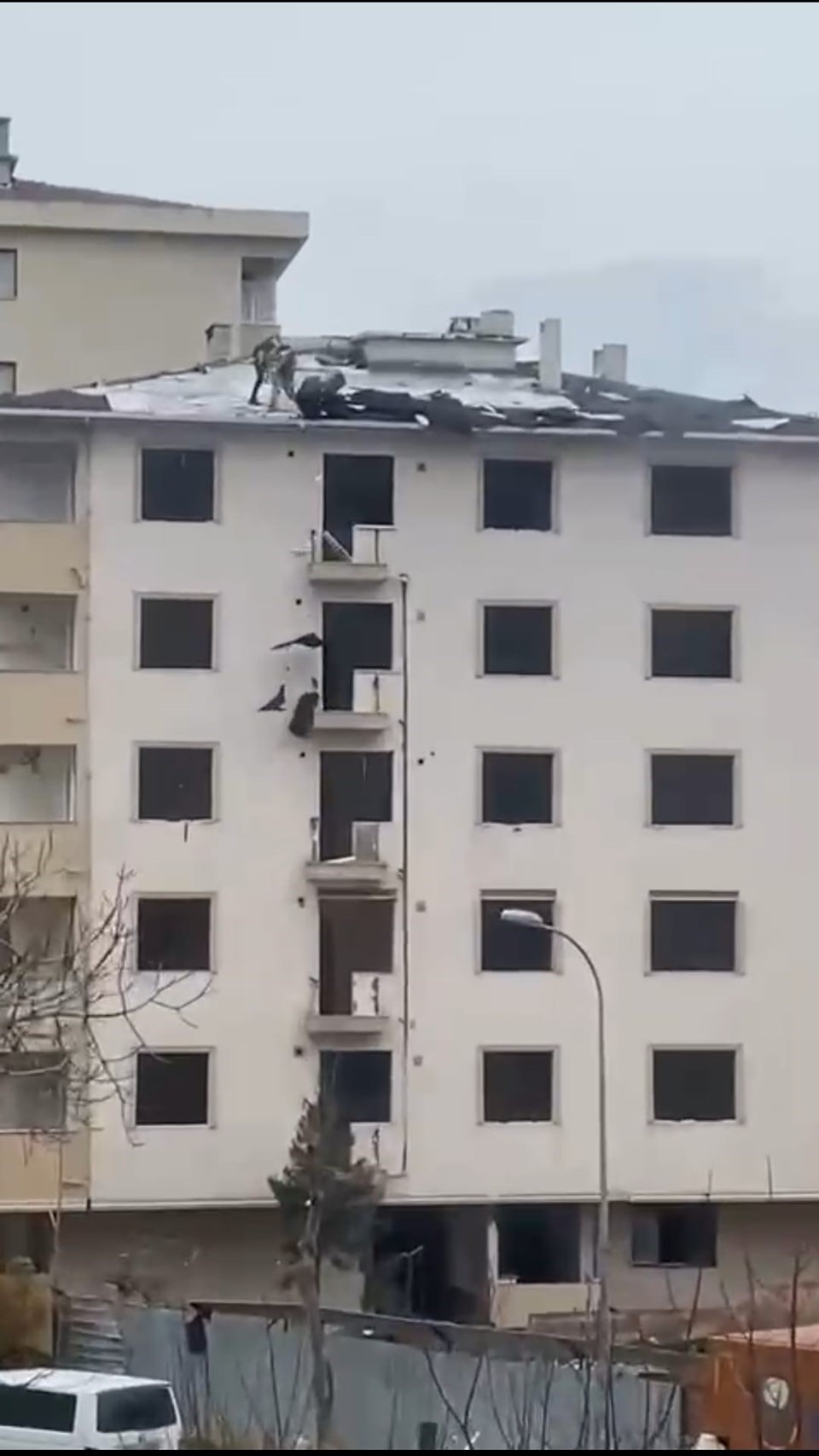 Kadıköy’de 6 katlı binada tehlikeli çalışma - 1