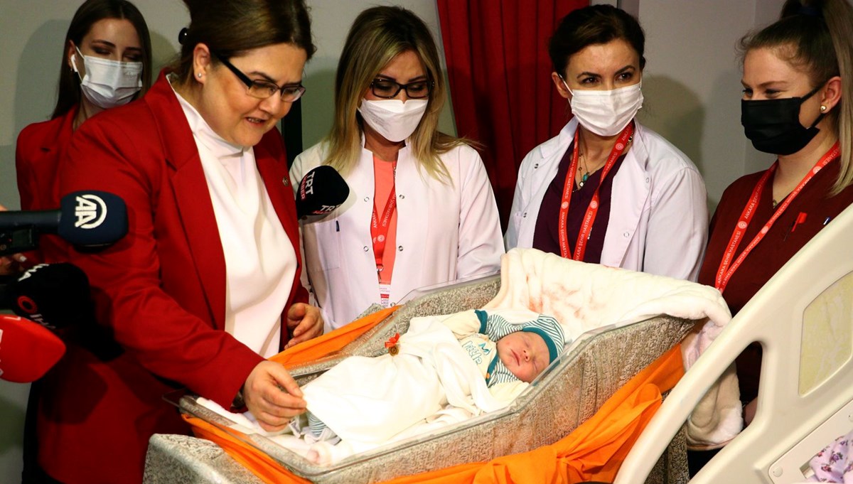 Yeni yılın ilk bebekleri