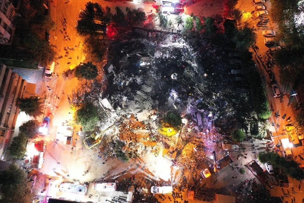 Enkaz altındakiler için zamana karşı yarış - 12