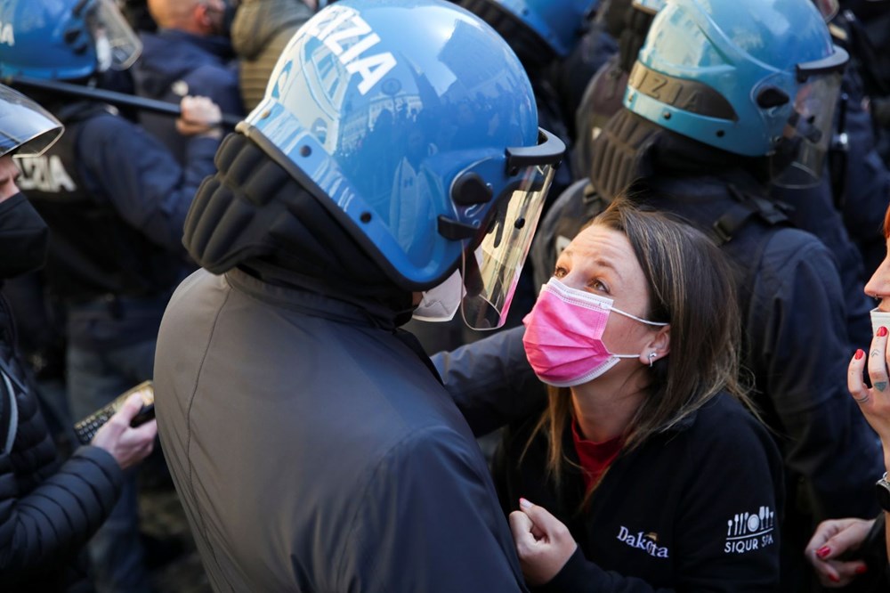 Tradesmen protest for 'restriction' in Italy - 4