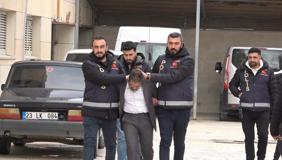 Eşini öldürüp kızını yaralamıştı: 1,5 yıl sonra milyonluk altın kemerle yakalandı Eşini öldürüp kızını yaralamıştı: 1,5 yıl sonra milyonluk altın kemerle yakalandı