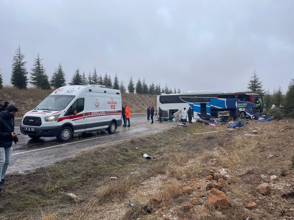 Eskişehir'de yolcu otobüsü devrildi: 1 ölü, 30 yaralı - 5