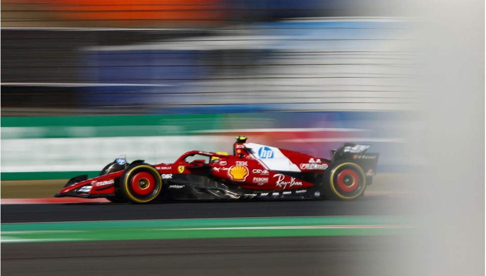 Çin GP'sinde pole pozisyonunu Lewis Hamilton kazandı