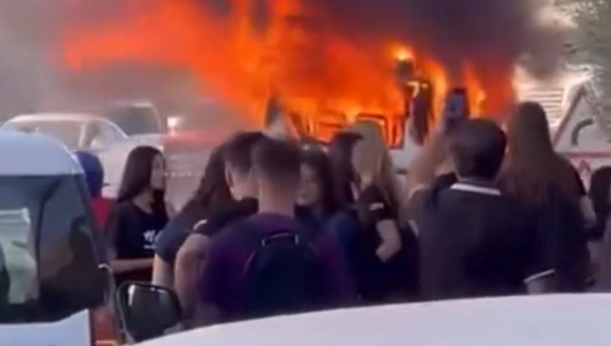 Mersin'de öğrenci servisi yandı