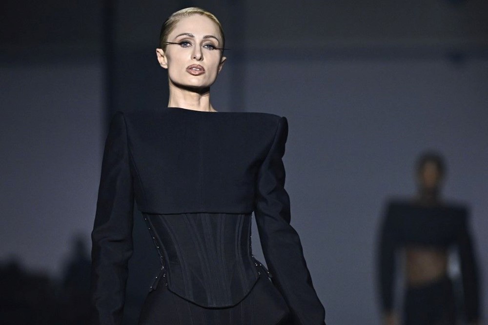Paris Hilton Paris Moda Haftası'nda modellik yaptı - 1