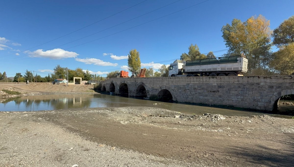 Tokat'taki tarihi köprü 2 bin yıldır ayakta: Altı kemerli yapısıyla dikkat çekiyor Tokat'taki tarihi köprü 2 bin yıldır ayakta: Altı kemerli yapısıyla dikkat çekiyor