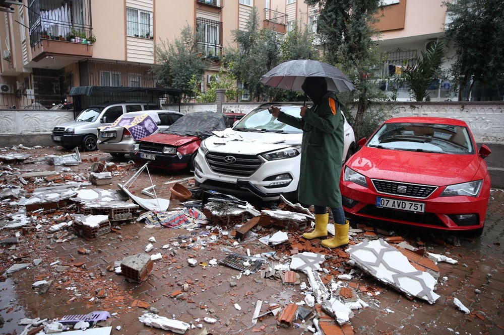 Kırmızı kodla aşırı yağış uyarısı yapılan Antalya'da sağanak etkili oluyor - 16