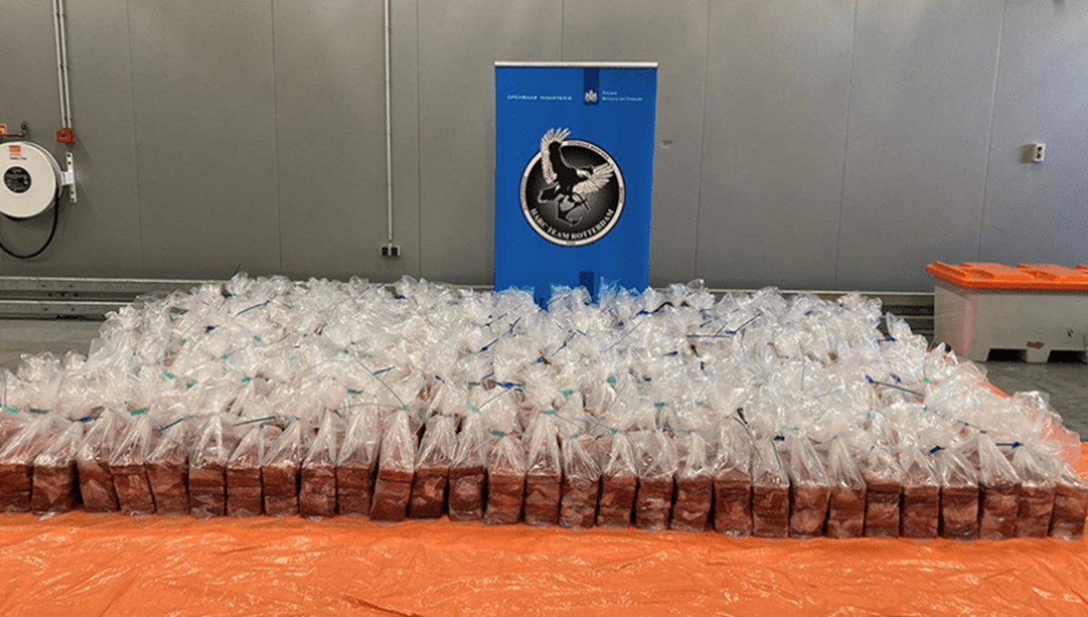 Hollanda'nın Rotterdam Limanı'nda bir haftada yaklaşık 5 ton kokain ele geçirildi Hollanda'nın Rotterdam Limanı'nda bir haftada yaklaşık 5 ton kokain ele geçirildi