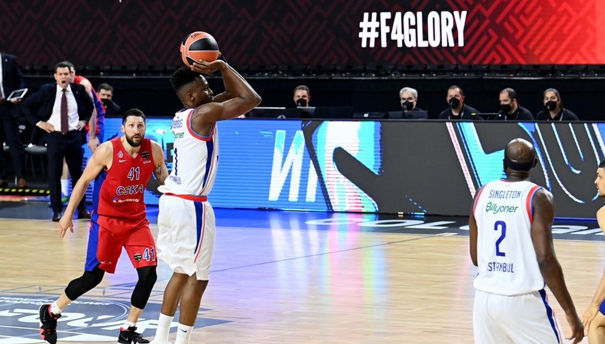 Anadolu Efes EuroLeague Fİnal Four'da finale yükseldi