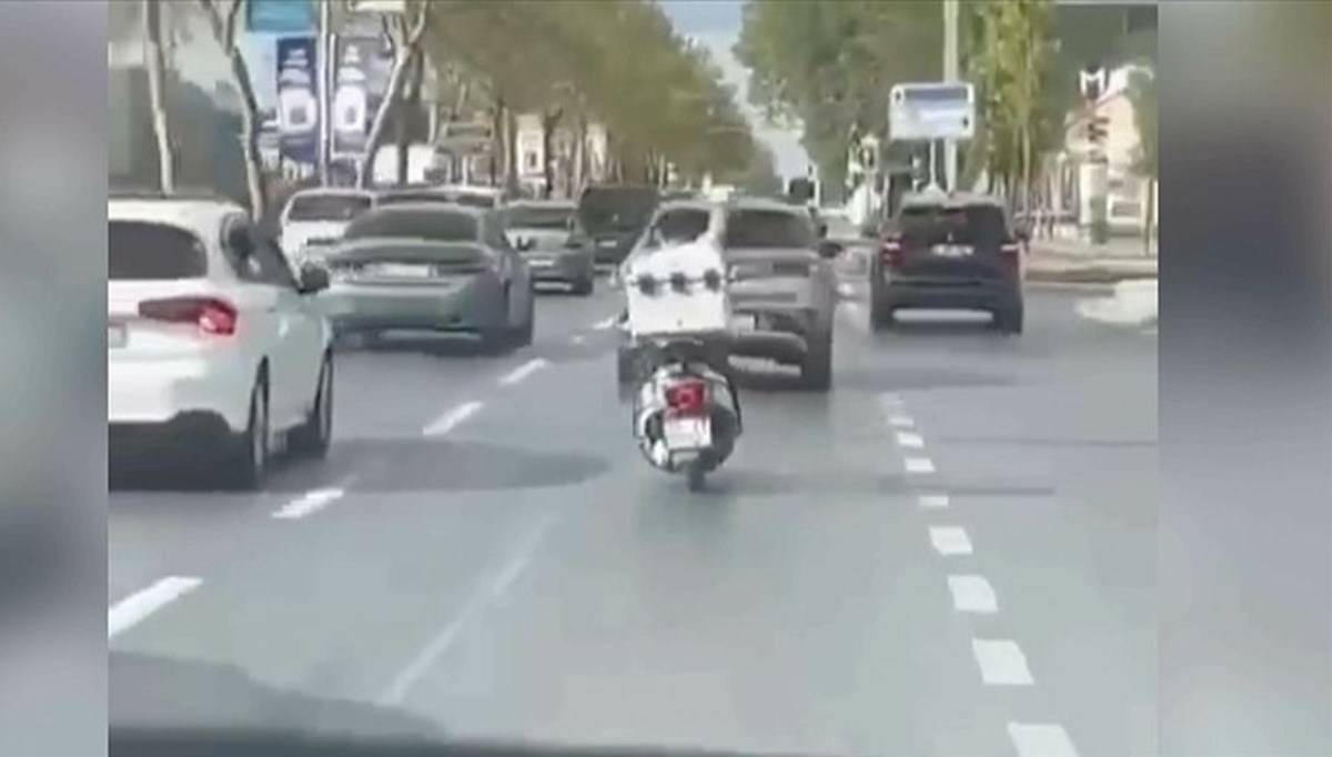 Motokurye trafikte ambulansa yol açtı