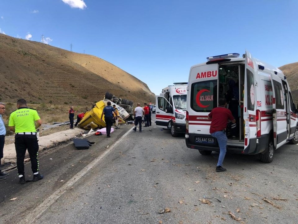 Erzincan'da katliam gibi kaza: 4 ölü, 2 yaralı - 1