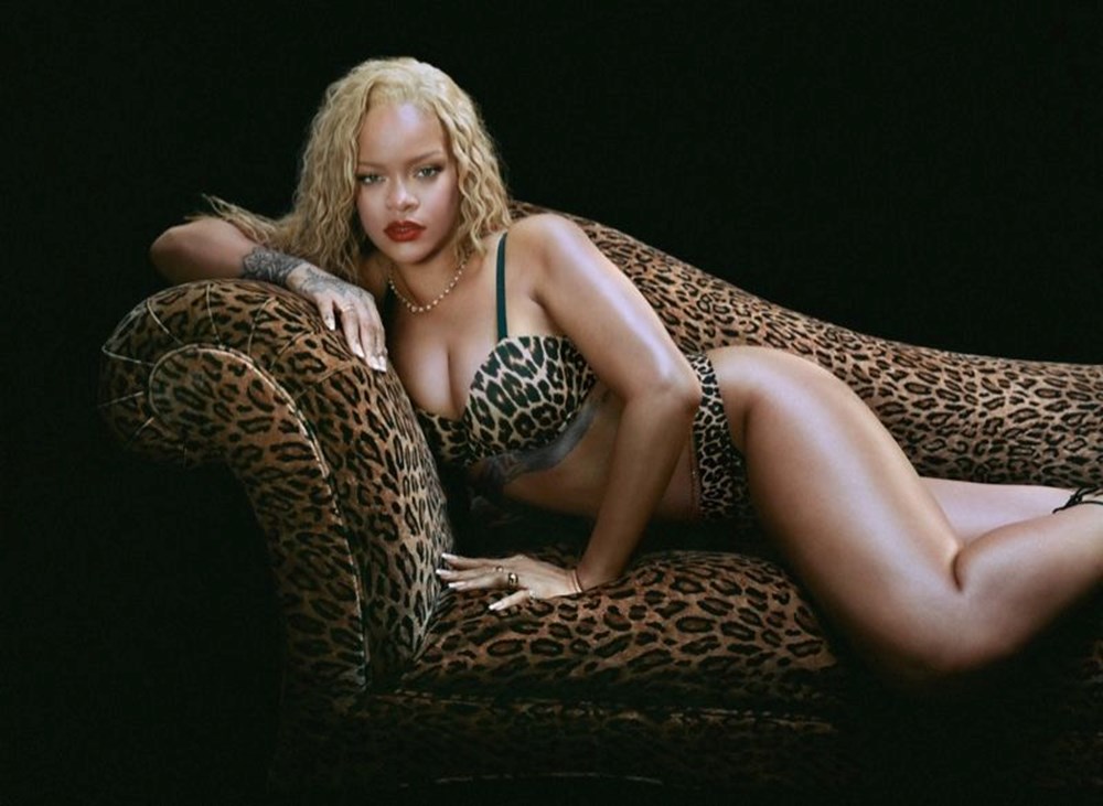 Rihanna iç çamaşırı markası için kamera karşısında - 3