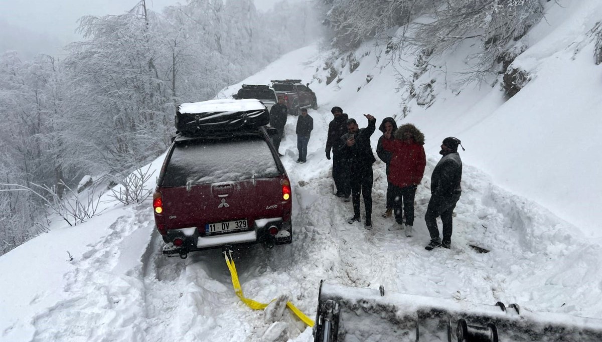 Kartepe yolunda 12 kişi kurtarıldı