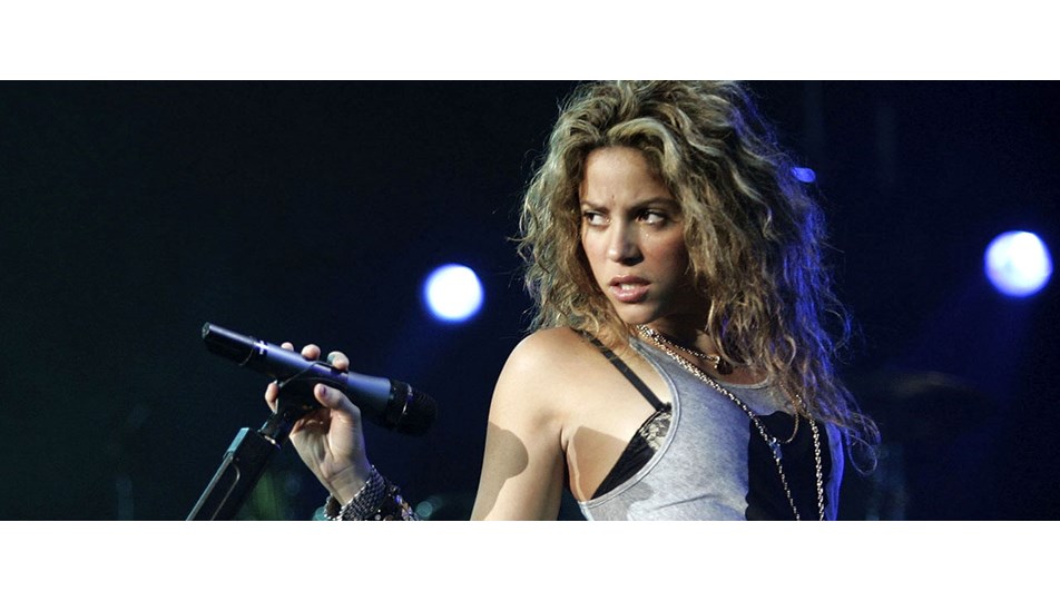 Shakira'ya sahnede şok!