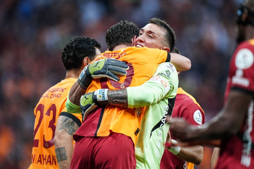 Muslera ve Mertens omuzlarda veda etti, Galatasaray kazandı! - 5