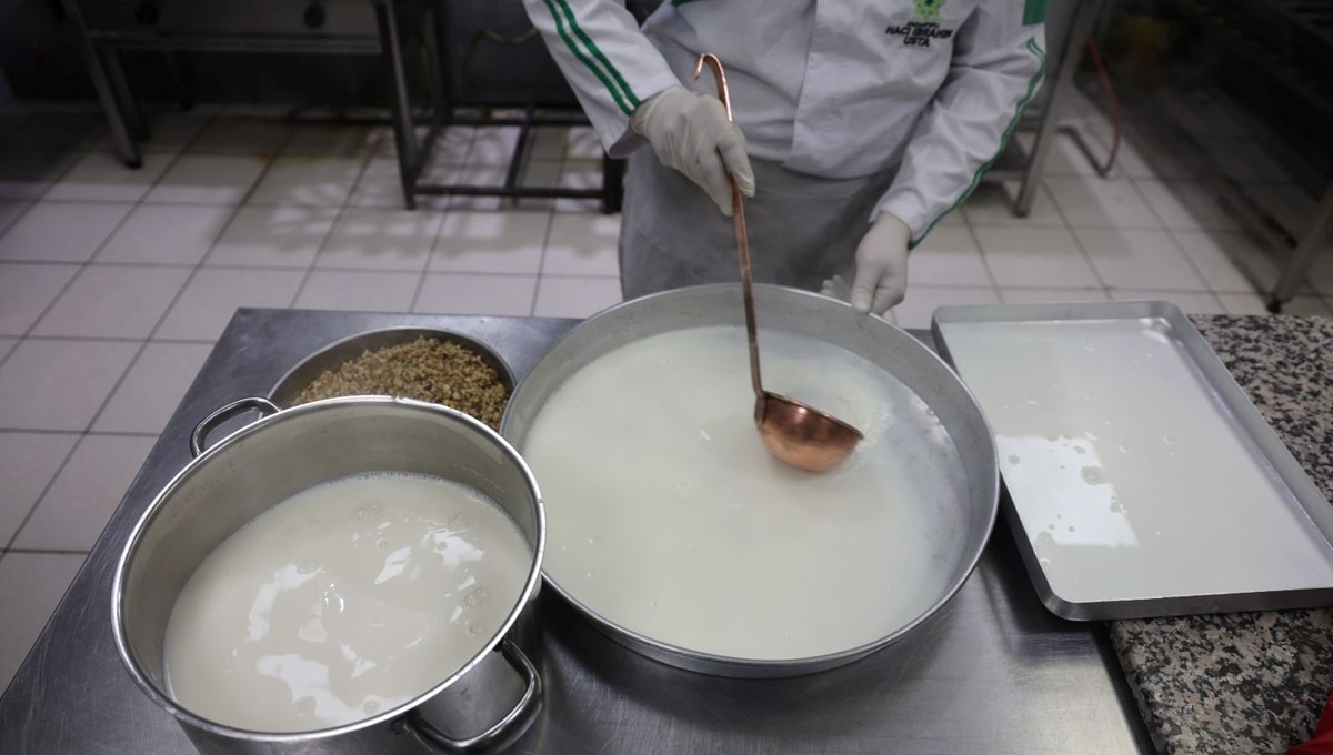 Osmanlı'dan günümüze Ramazan sofralarının en renkli tatlısı: Güllaç tatlısının olmazsa olmazı ne?