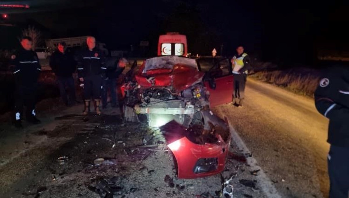 Adana'da feci kaza | Otomobil, kamyon ile çarpıştı: 1 ölü Adana'da feci kaza | Otomobil, kamyon ile çarpıştı: 1 ölü