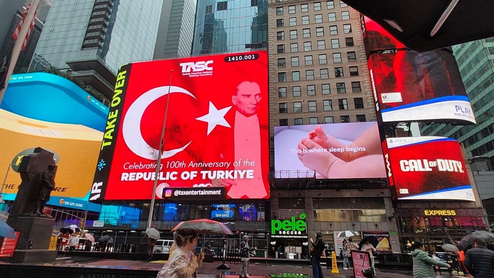 ABD'de Türk bayraklarıyla donatılmış dijital ilan kamyonları dolaştırıldı - 1