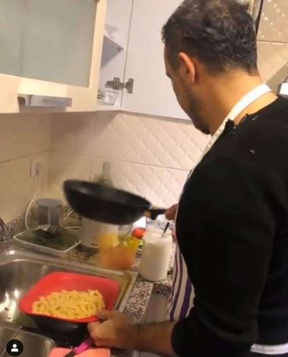 Hadise mutfakta (Ünlülerin ev halleri) Magazin Haberleri NTV