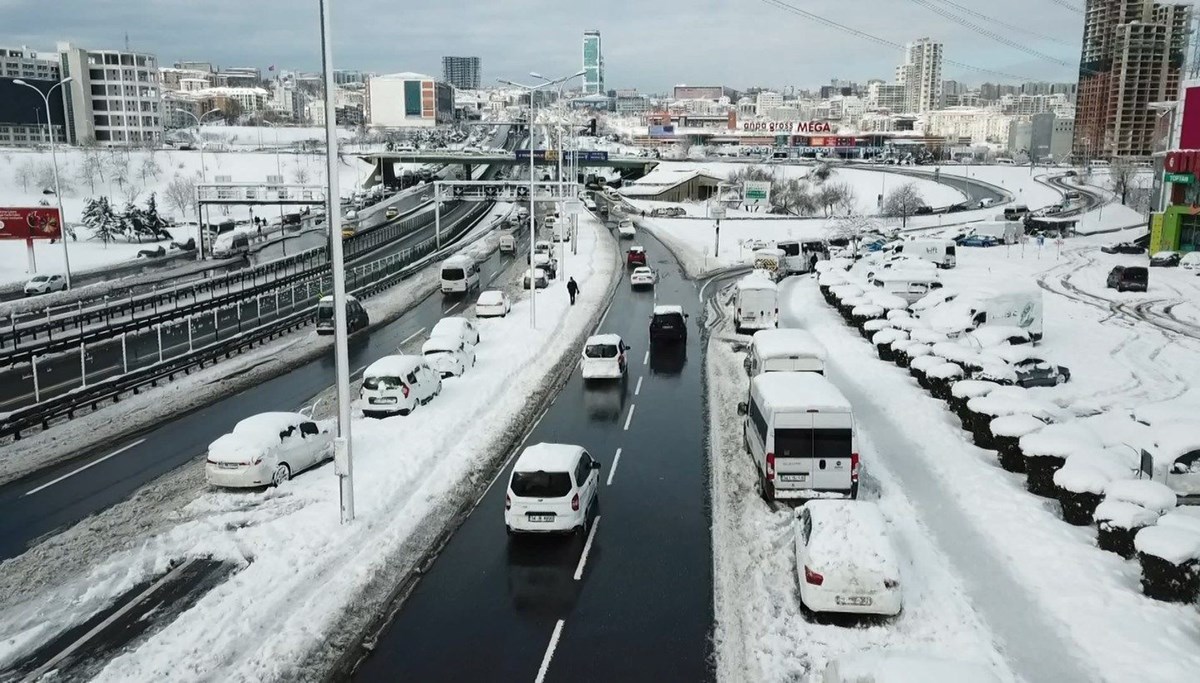 Kar yağışı nedeniyle birçok ilde engelli ve hamile kamu görevlilerine idari izin