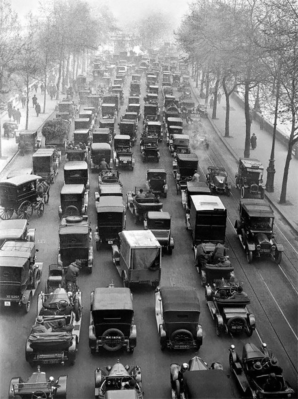 Уникальные исторические. Лондон 1926. Автомобильный транспорт. Первый в автомобильной пробке. Заторы на дорогах прошлого века.