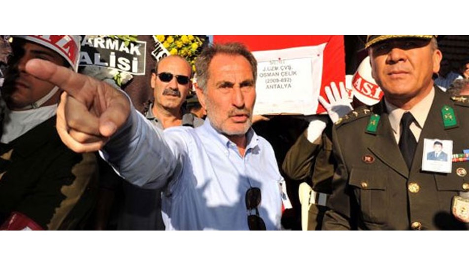 Bakan cenaze marşını susturdu