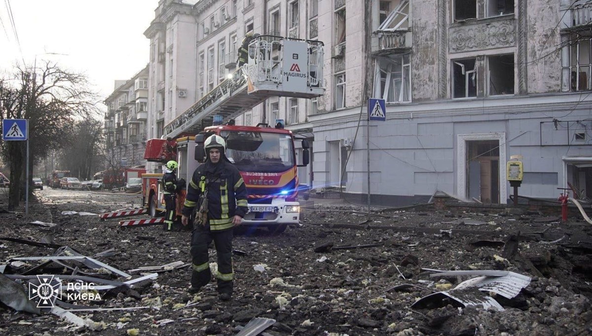 Ukrayna'ya yoğun hava saldırısı Ukrayna'ya yoğun hava saldırısı