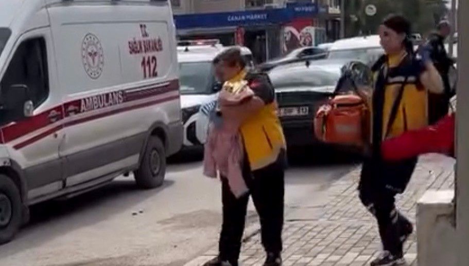 Cami avlusuna bebek bırakıldı