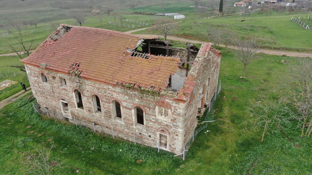 Defineciler tarihi kiliseyi talan etti - 3