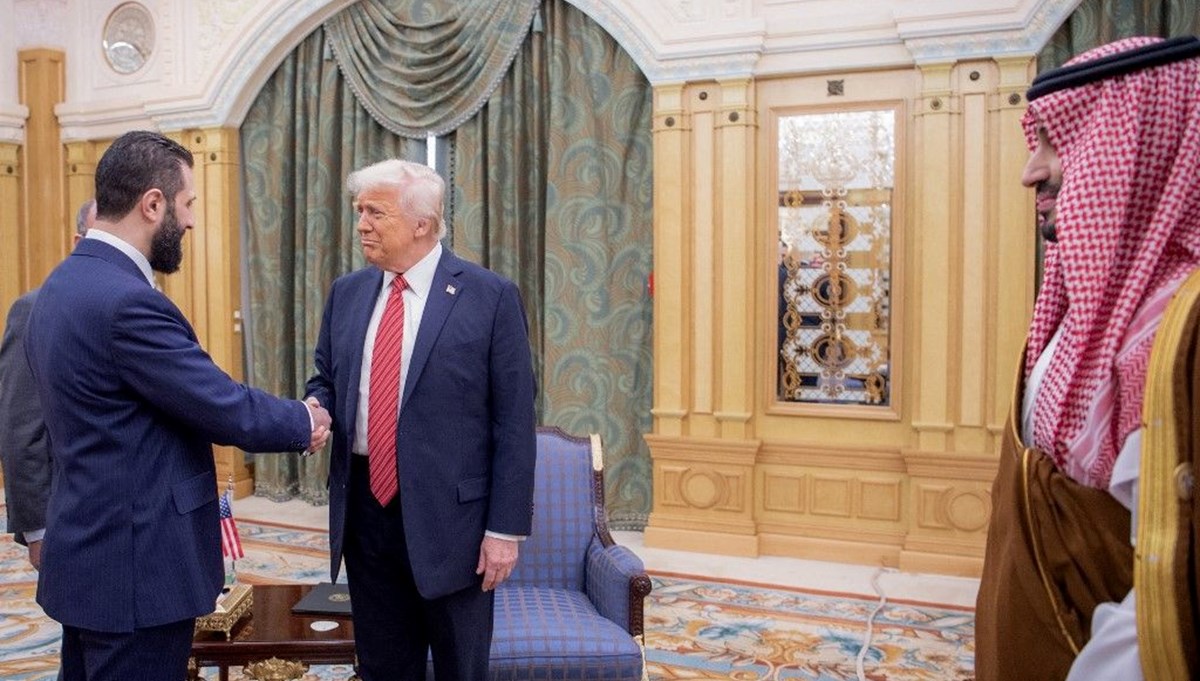 Trump, Riyad'da Şara'yla görüştü Trump, Riyad'da Şara'yla görüştü