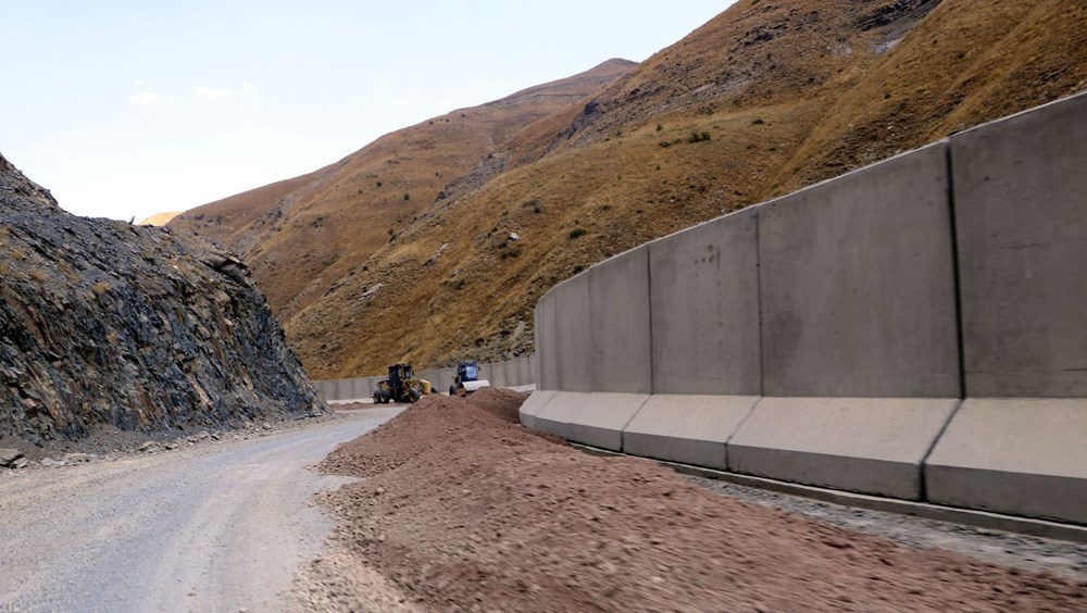 İran sınırına 43 kilometre beton duvar örüldü - 3