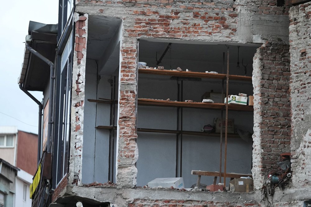 Balıkesir Sındırgı'da son durum | Hasarın boyutu gün ağarınca ortaya çıktı: Birçok binada çatlaklar var - 7