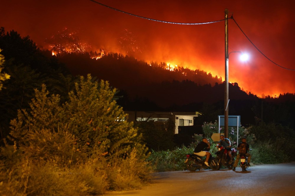 Yunanistan'da orman yangınlarıyla mücadele: Evia adasında onlarca ev ve iş yeri kül oldu - 17